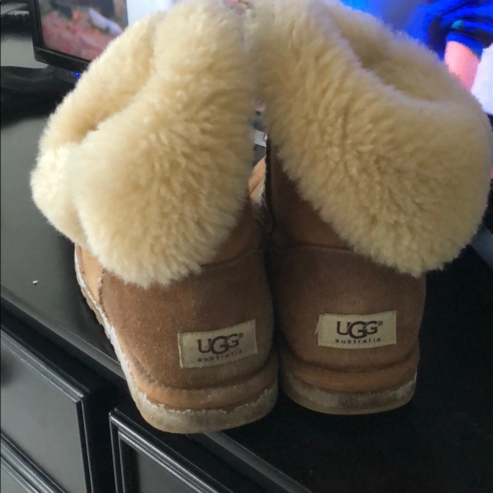tan bomber uggs